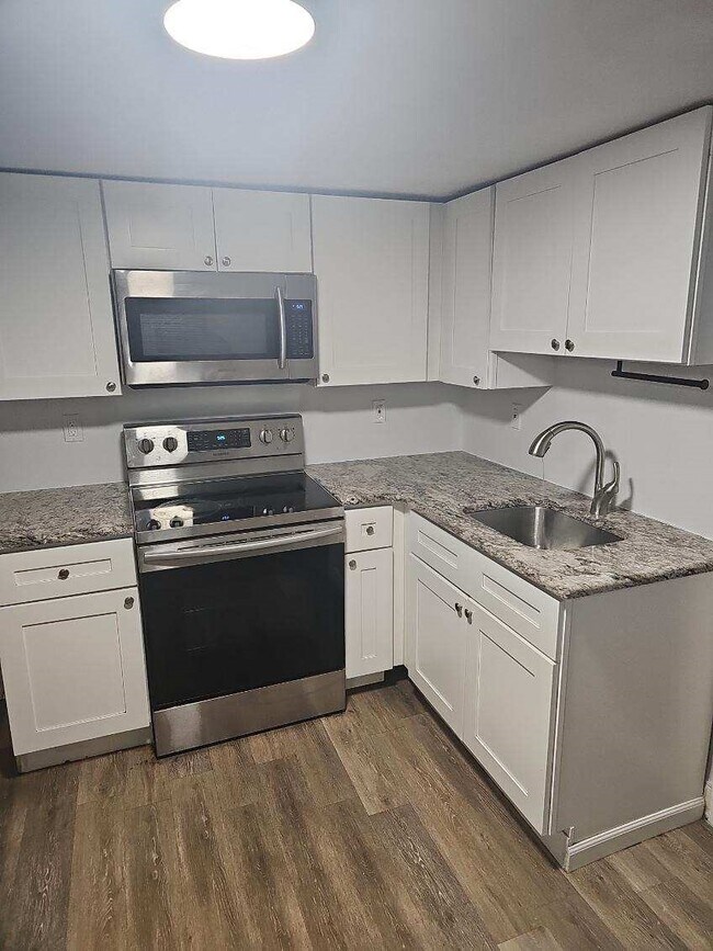 Foto del edificio - 135 Quaker Ln S