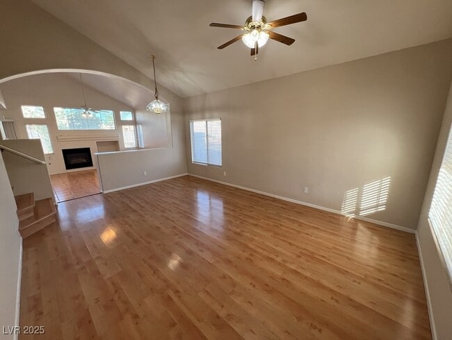 Foto del edificio - 756 Gritty Garnet Ave