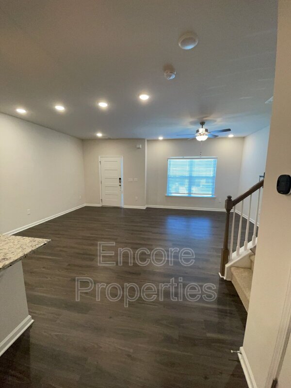 Foto del edificio - 908 Robbie Jackson Ln