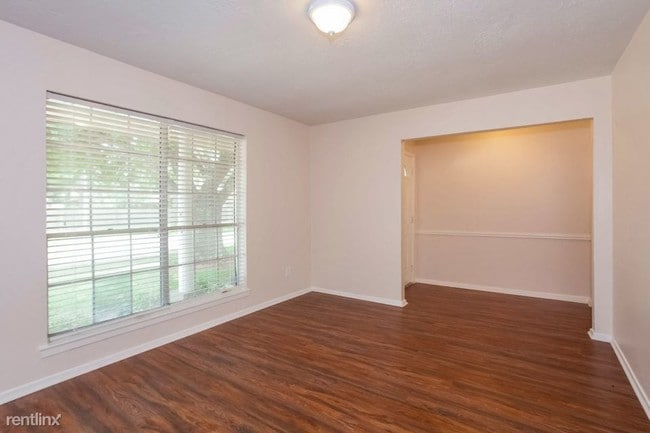 Building Photo - 10211 Old Towne Ln