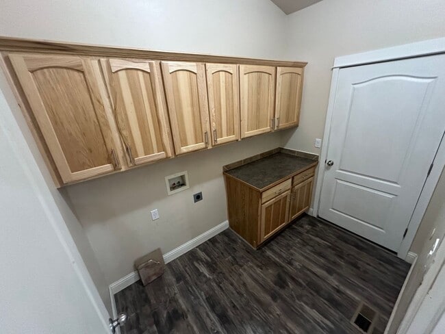 Building Photo - 34659 Castle Dr