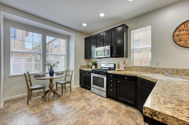 Large Chef's Kitchen - 153 Barnhill Dr