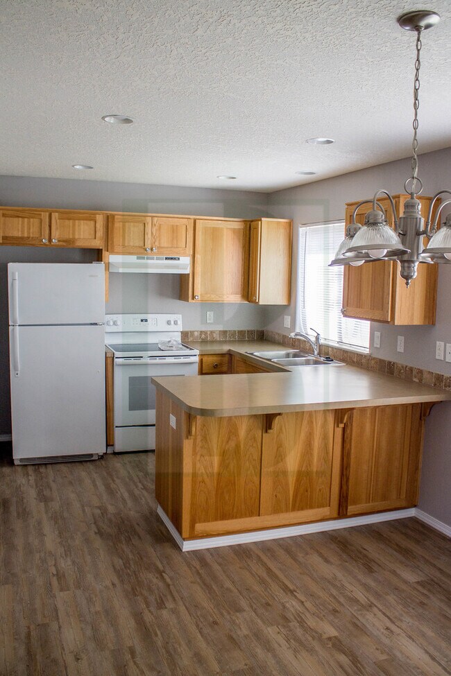 Foto del edificio - Spacious Updated Duplex in Salem