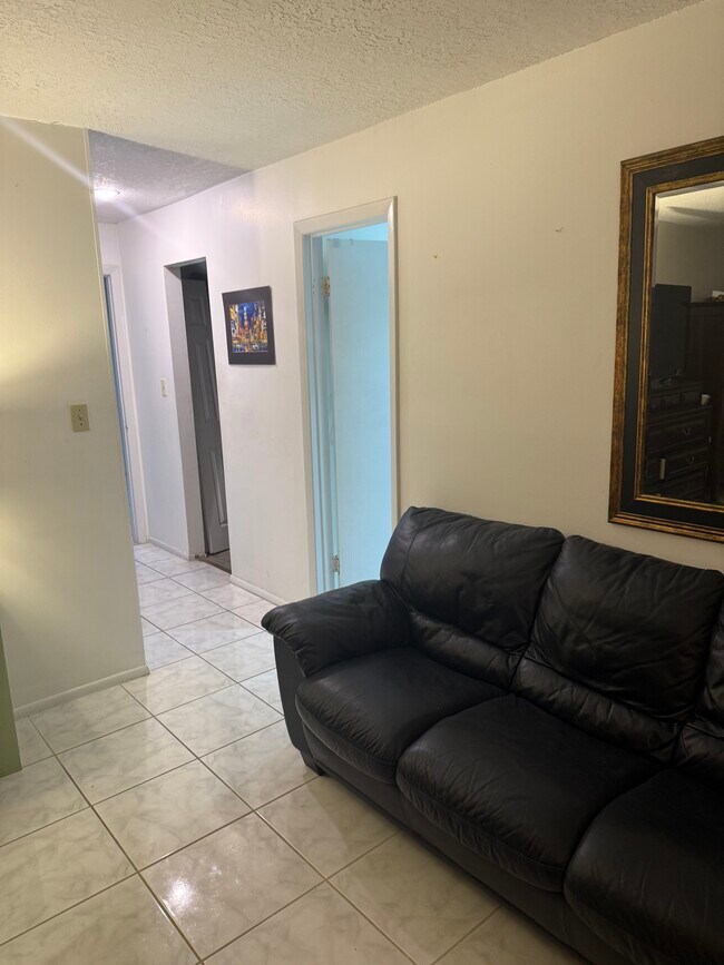 Foto del edificio - 10773 Lazy Lake Dr