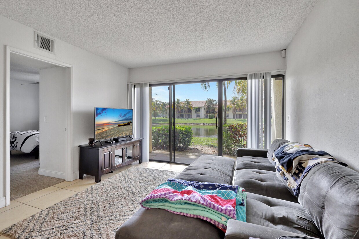 Foto principal - 1495 Lake Crystal Dr