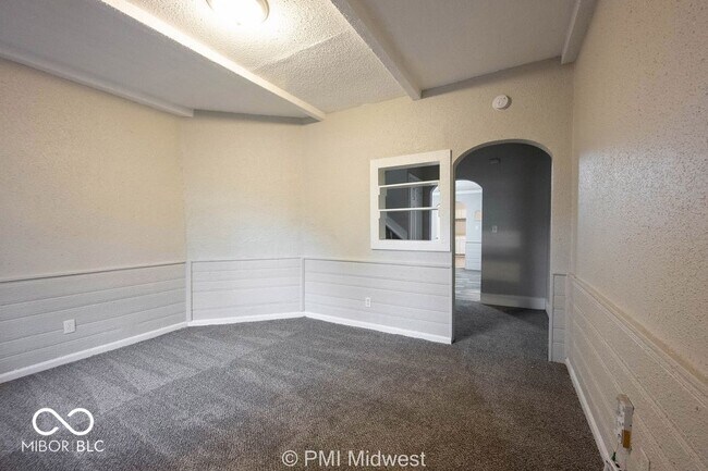 Building Photo - 240 N Beville Ave