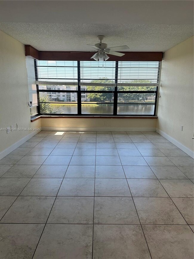 Building Photo - 1526 Whitehall Dr