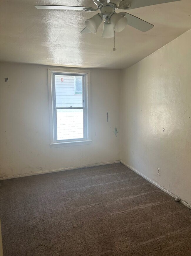 Foto del edificio - Spacious 5-Bed, 2-Bath Single-Family Home ...
