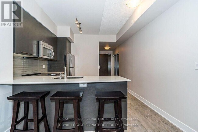 Photo du bâtiment - 88 Sheppard Ave E