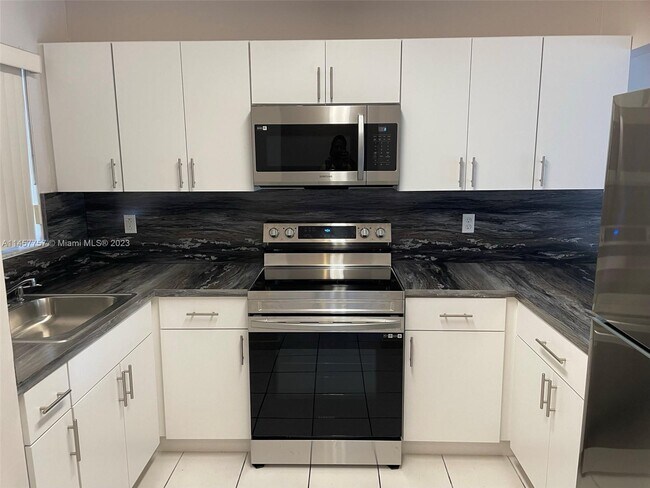 Foto del edificio - 6011 W 24th Ave