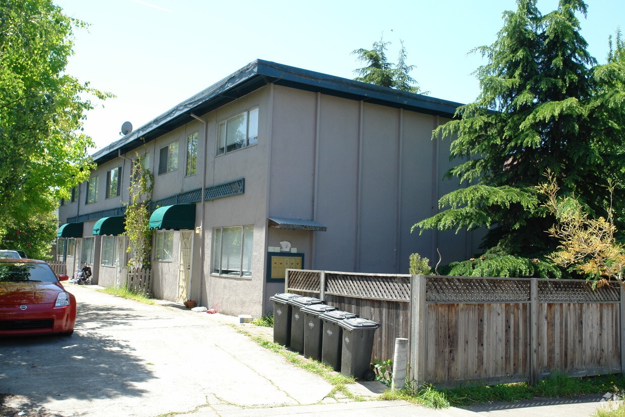 Primary Photo - 1132 Francisco St