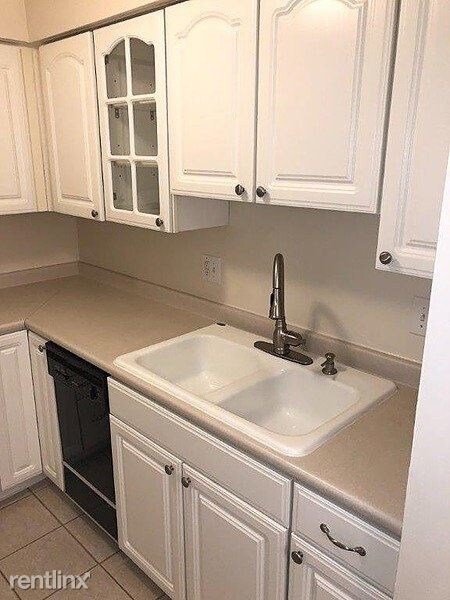 Building Photo - 1 br, 1 bath Condo - 1550 Slade Avenue 203