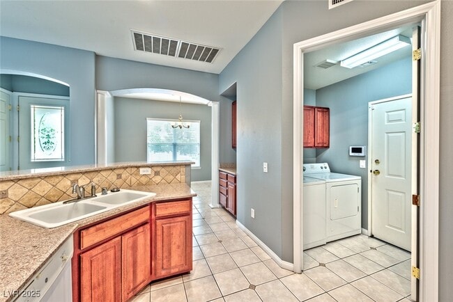 Building Photo - 220 Lorryn Ln