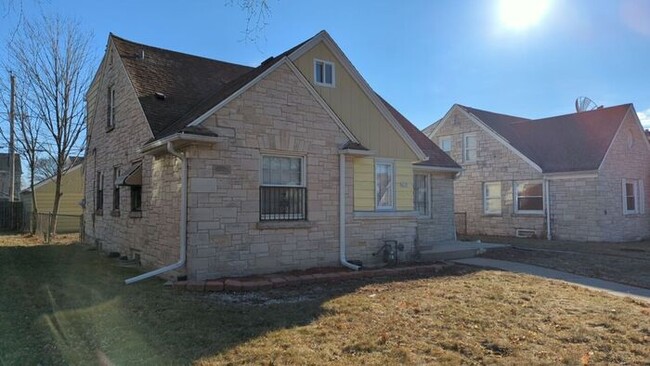 Building Photo - Single Family Home