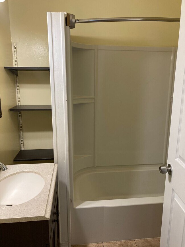 Building Photo - Spacious 2 Bedroom House located in West T...