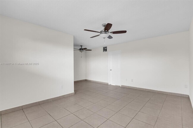 Foto del edificio - 1154 W 35th St