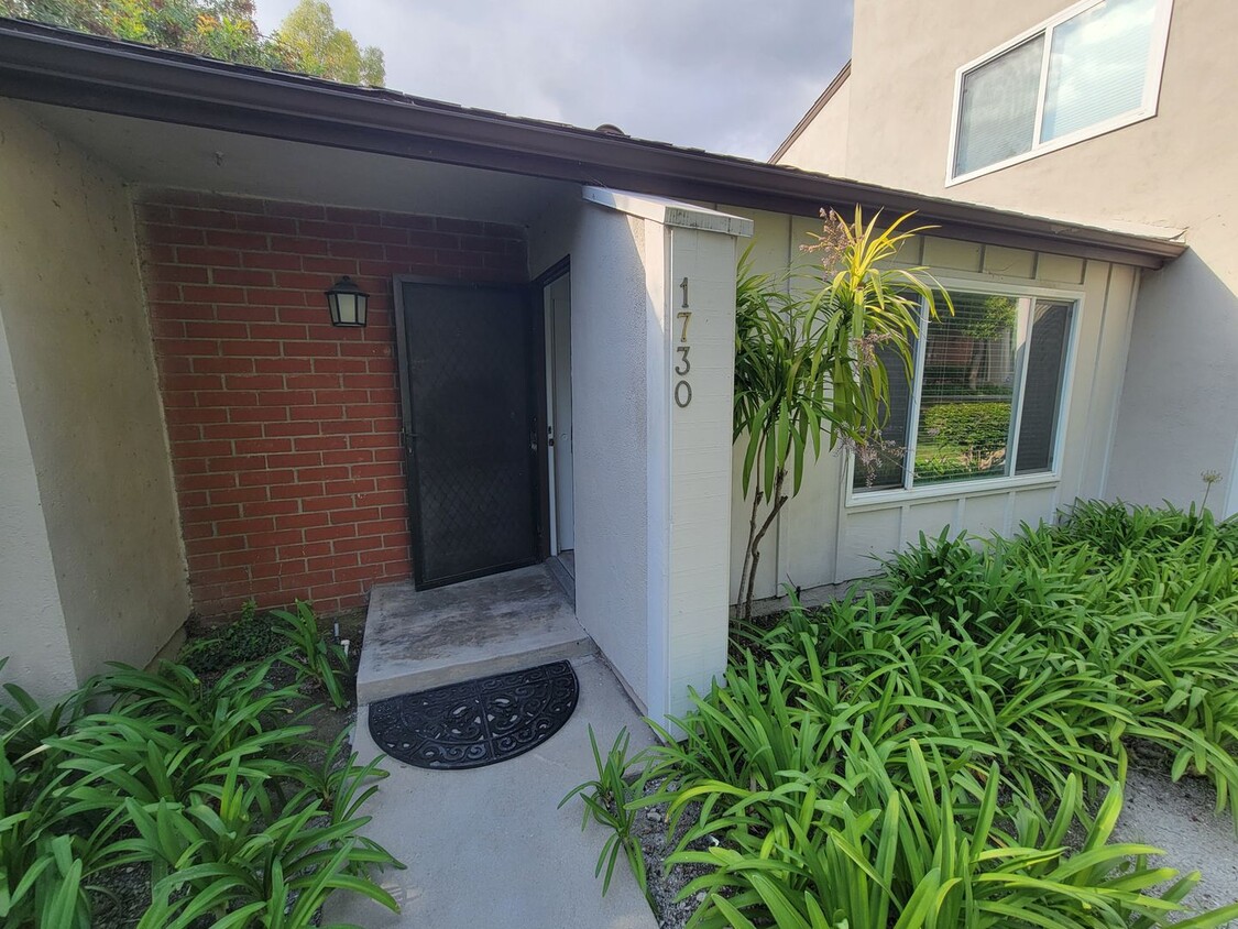 Primary Photo - RPV Condo For LEASE | Strathmore Complex |...