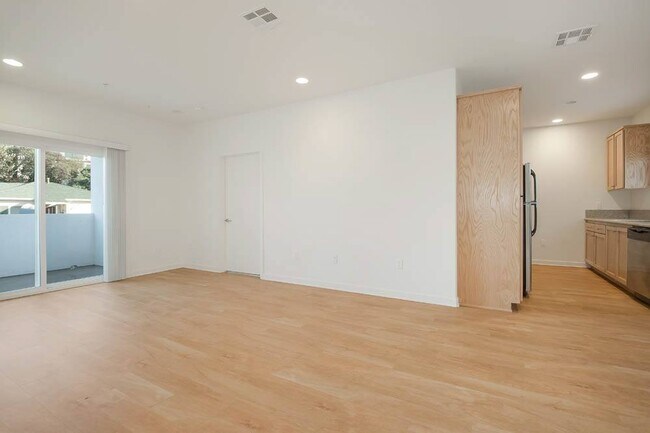 Building Photo - Valley Street Apartments