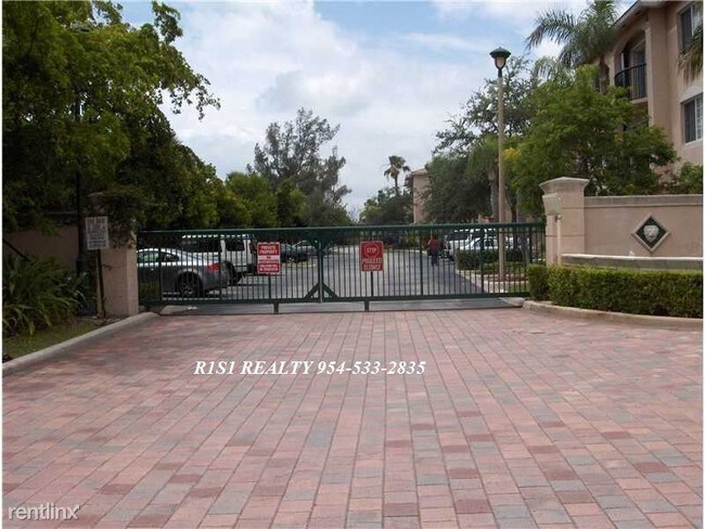 2 br, 2 bath Condo - 2027 SE 10th Ave 10A photo'