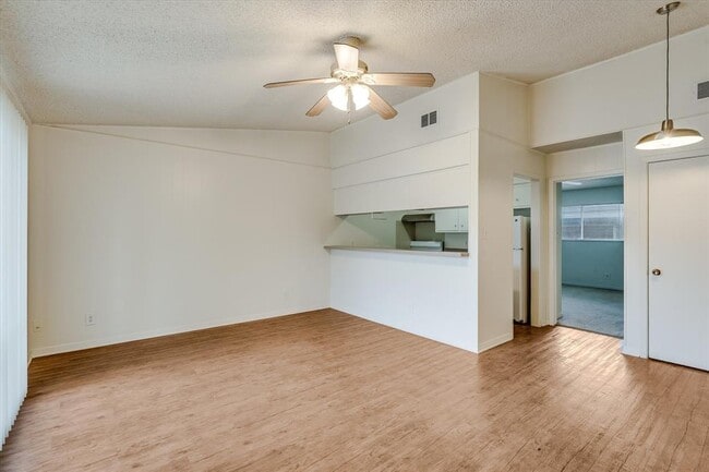 Building Photo - 612 W 51st St