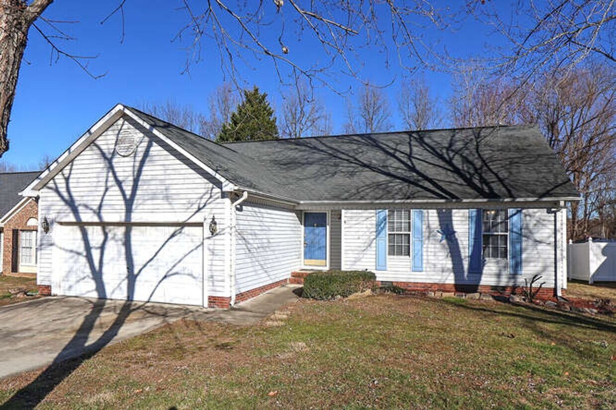 9513 Secretariat Dr, Charlotte, NC 28216 House Rental in Charlotte
