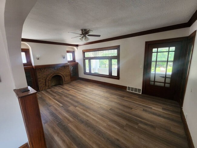 Foto del edificio - 3264 W 130th St