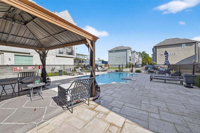 Foto del edificio - 1303 Upland Retreat Dr