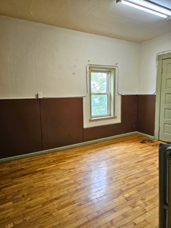Building Photo - 309 Maple St