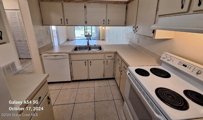 Building Photo - 203 Olmstead Dr