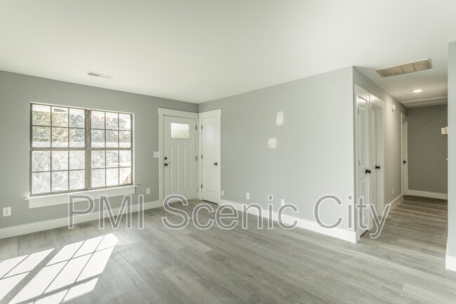 Building Photo - 845 Donaldson Rd
