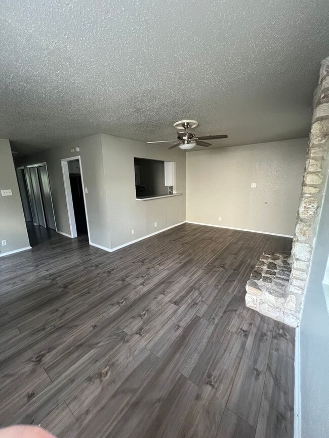 Building Photo - Unlock Your Austin Dream: Cozy 2BD/2BA Retreat in Trendy Crestview – Pets Welcome, Balcony Bliss!