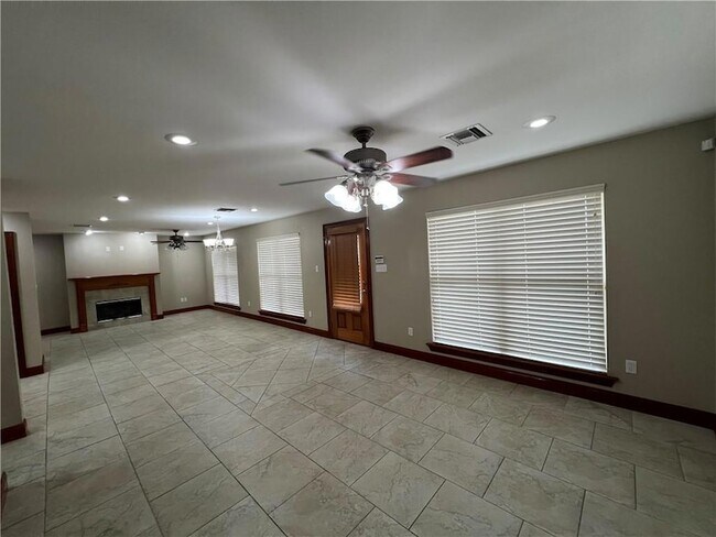 Foto del edificio - 3508 Decomine St