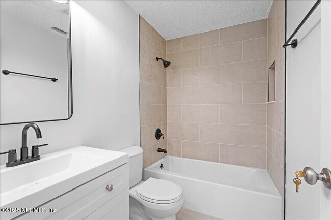 Building Photo - 593 Palmera Dr E