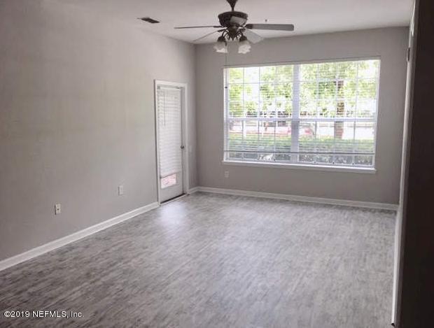 Foto del edificio - 7990 Baymeadows Cir E
