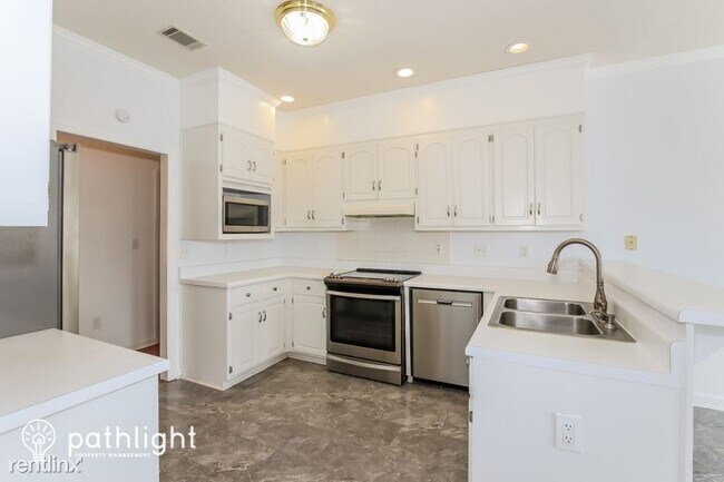 Building Photo - 3 br, 2 bath House - 2104 Larks Court UNIT
