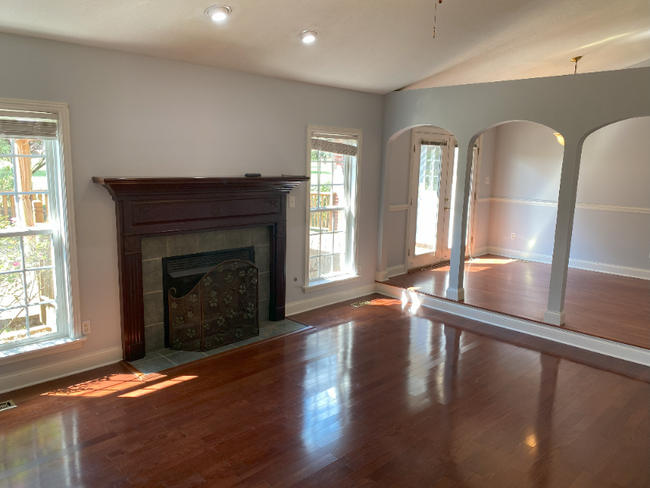 Foto del edificio - 6608 Riverchase Dr