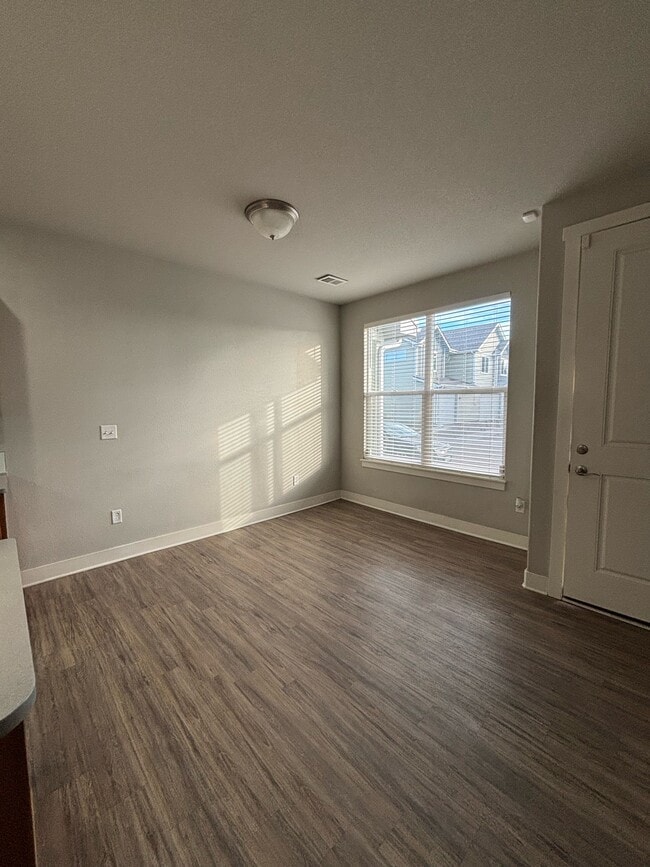 Foto del edificio - 6459 Orchard Park Dr