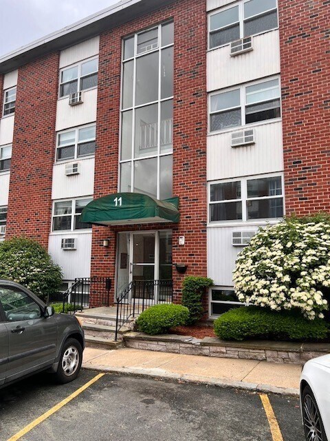 Primary Photo - 11 Commonwealth Ct