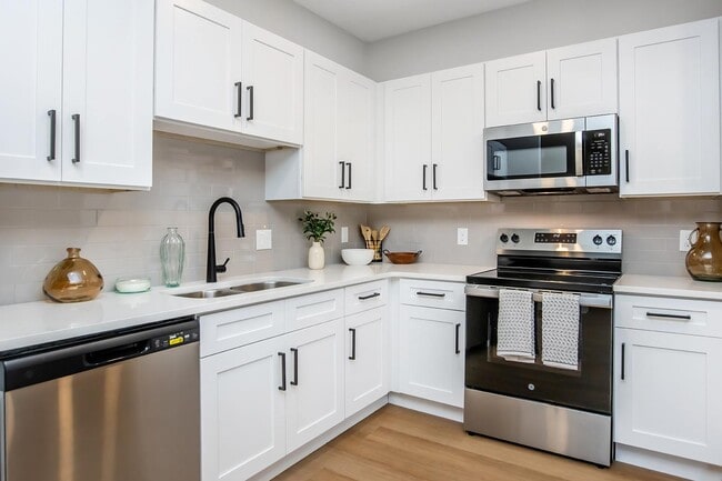 Kitchen - Summer Pointe Village