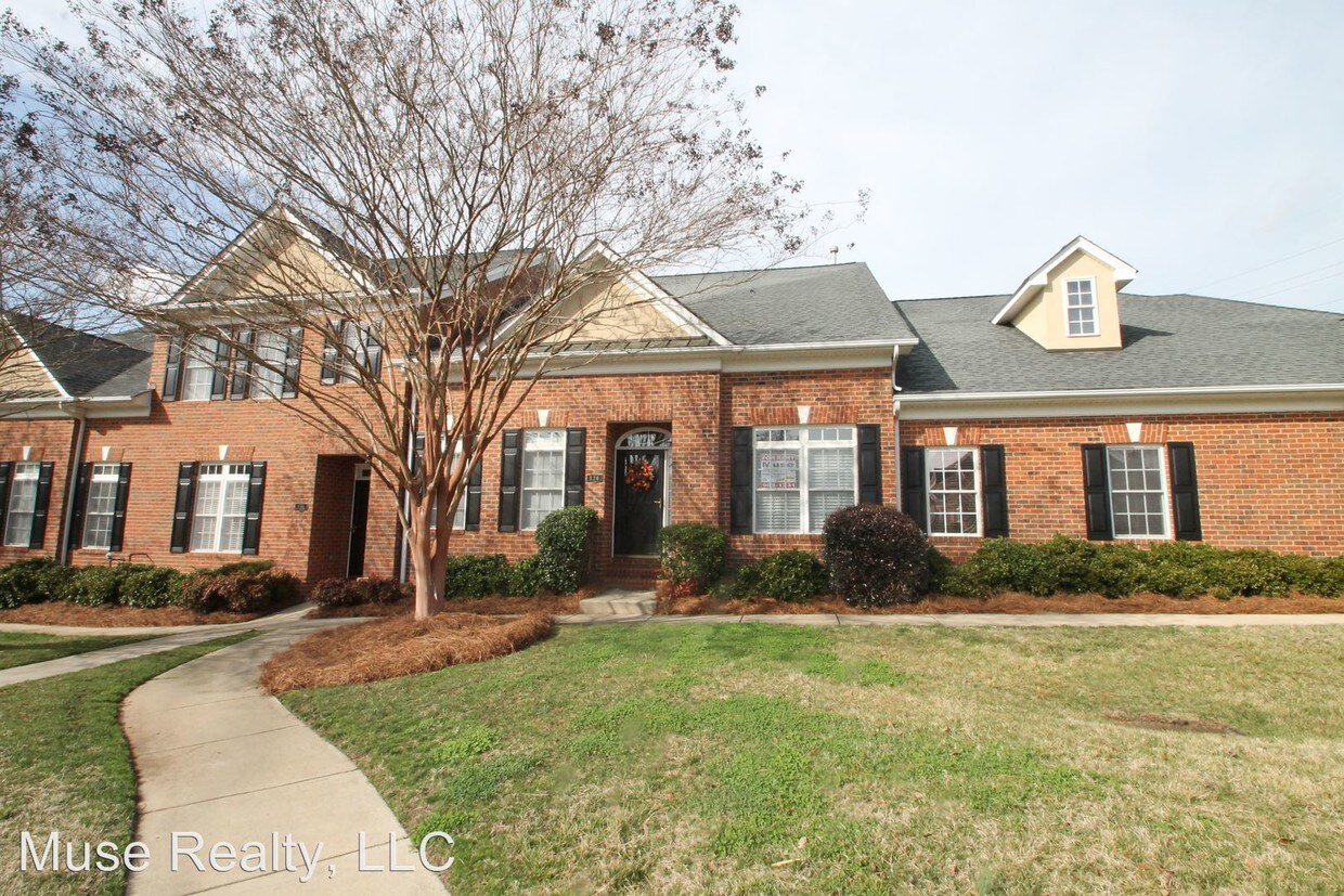 Primary Photo - 330 Liverpool Rd