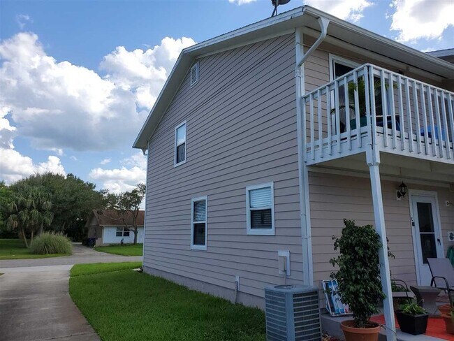 Building Photo - 124 Rio Del Mar St