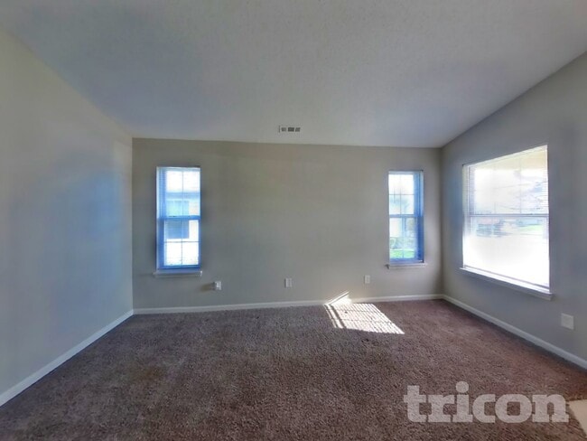 Foto del edificio - 1748 Long Lake Dr