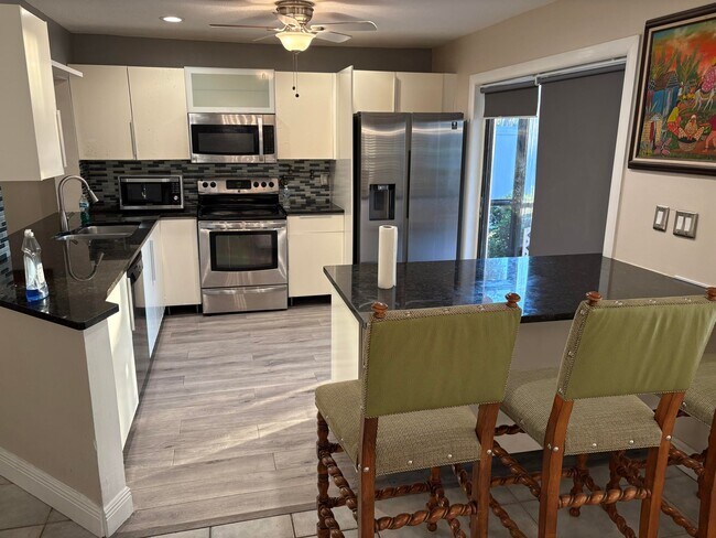 Foto del edificio - 9165 Beverly Ct