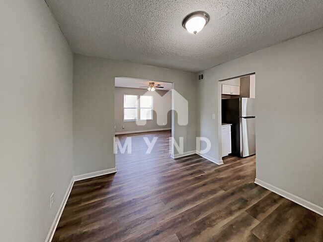 Foto del edificio - 6273 Creekford Ln