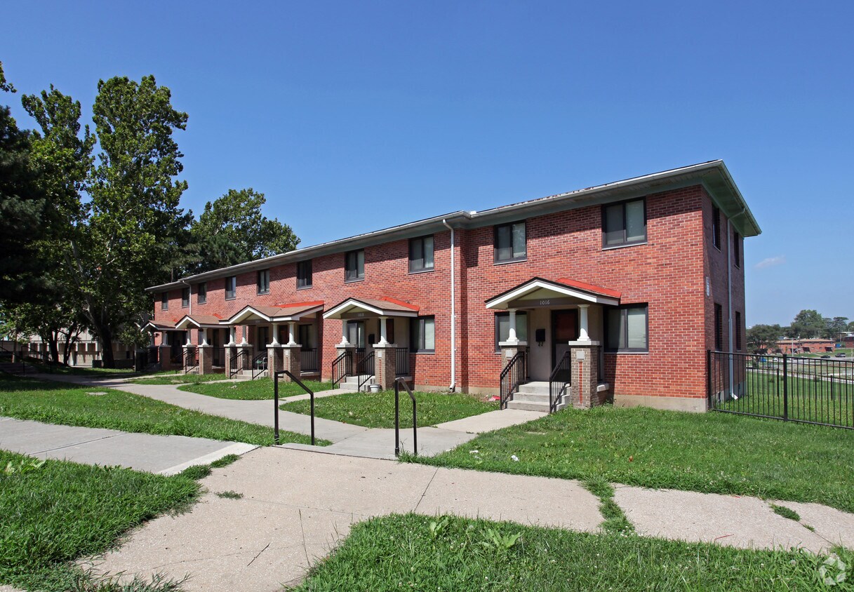 Primary Photo - 1016-1024 Garfield Ave