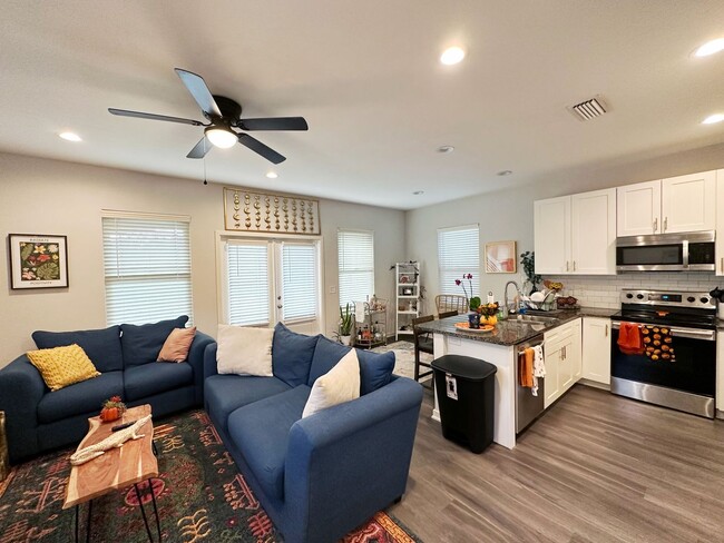 Building Photo - LAST ONE!!! Porter's Lakeside - Luxury 5 B...