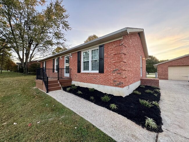 Foto del edificio - 113 Meadow Ln