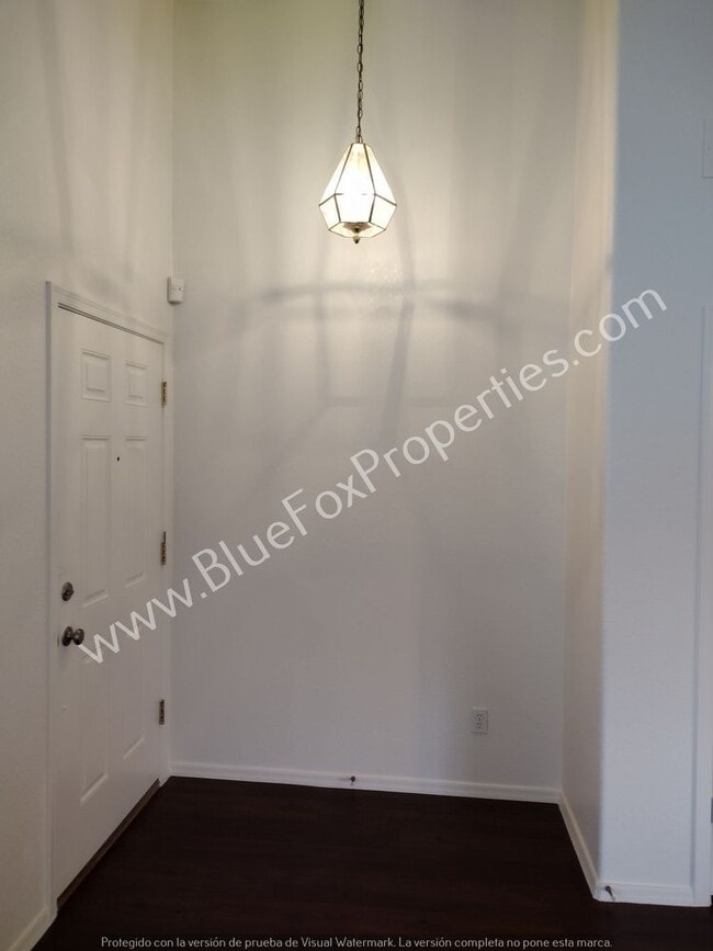 Building Photo - 915 N Silverleaf Oak Pl