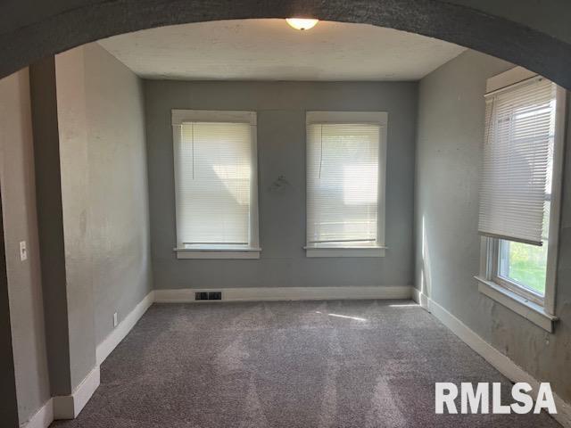 Foto del edificio - 1015 Arlington Ct