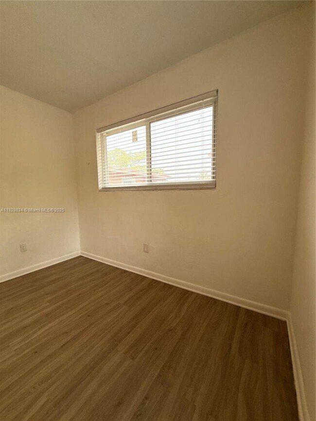 Foto del edificio - 5515 NW 6th Pl